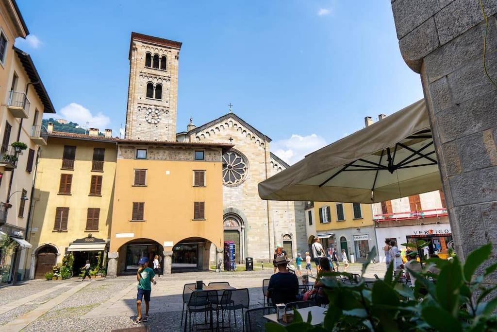 Alloggio Del 1400 Nel Cuore Del Centro Storico A 2 Min Dal Porto E Con 2 Bici Gratuite Como Exterior foto
