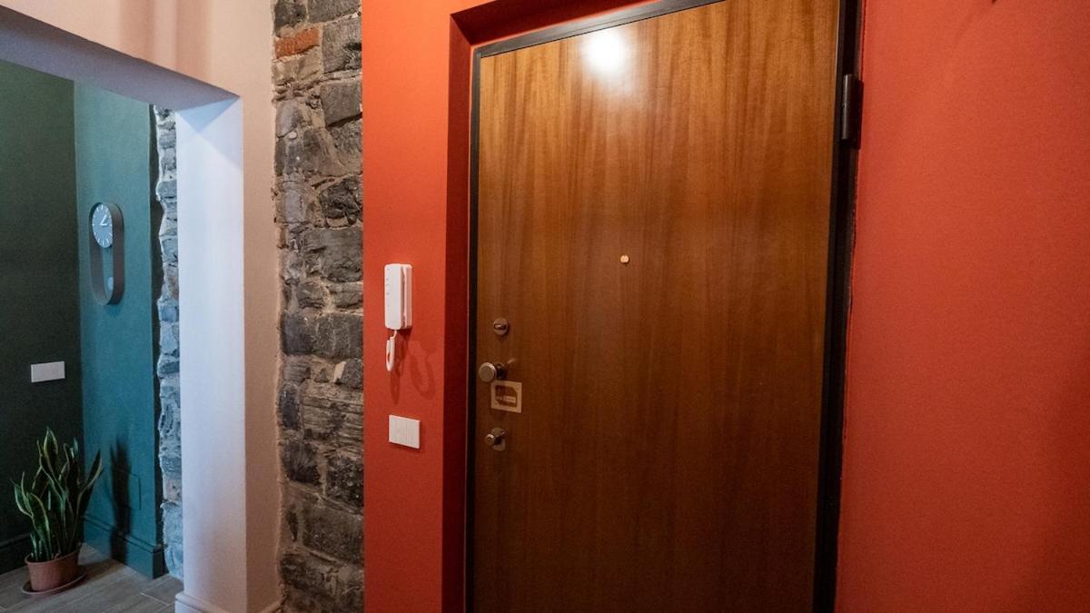 Alloggio Del 1400 Nel Cuore Del Centro Storico A 2 Min Dal Porto E Con 2 Bici Gratuite Como Exterior foto