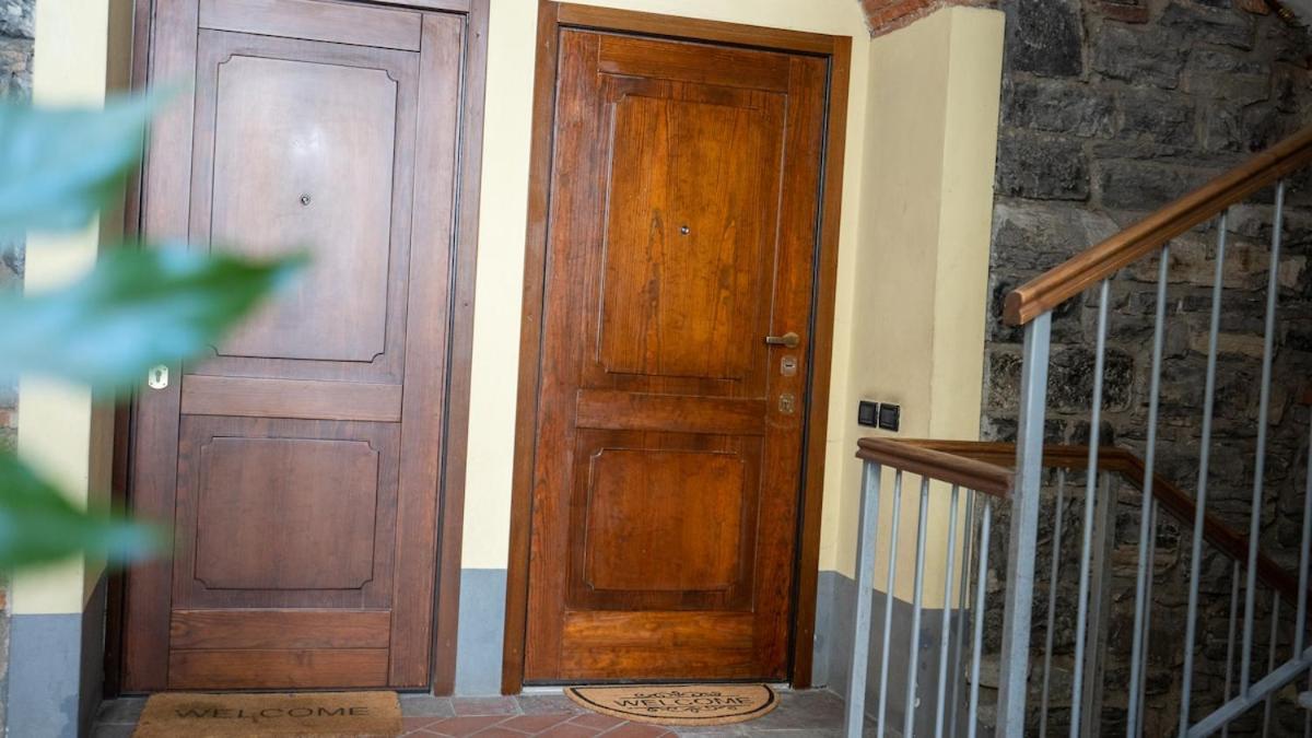 Alloggio Del 1400 Nel Cuore Del Centro Storico A 2 Min Dal Porto E Con 2 Bici Gratuite Como Exterior foto