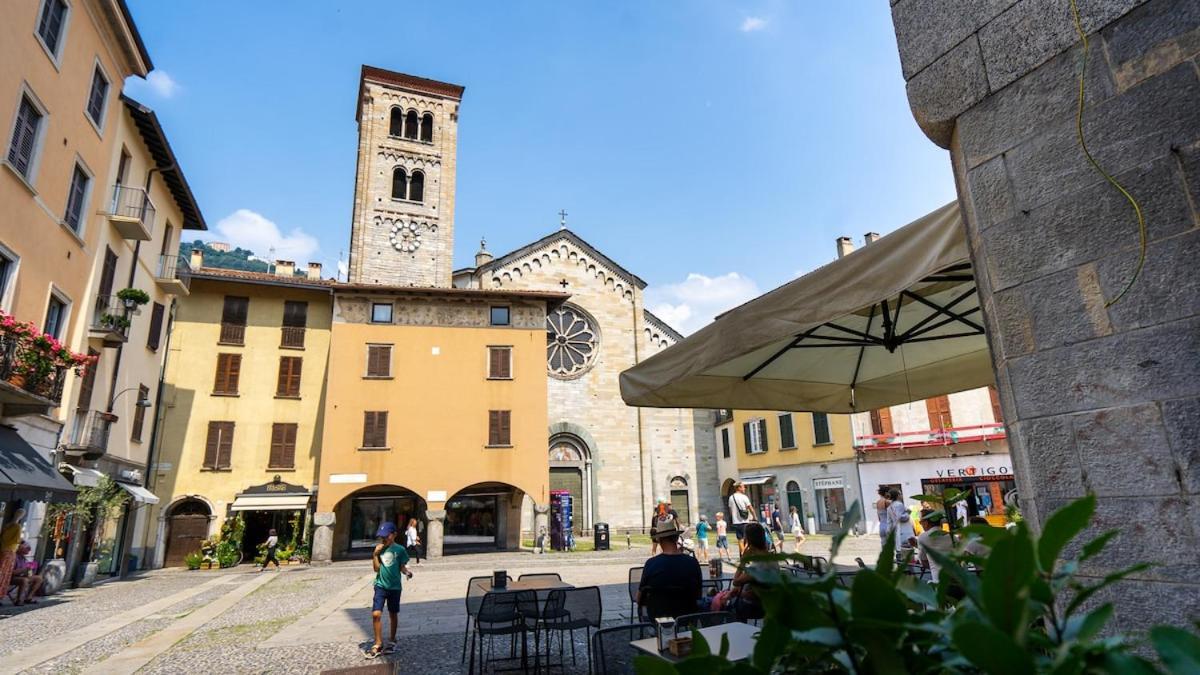 Alloggio Del 1400 Nel Cuore Del Centro Storico A 2 Min Dal Porto E Con 2 Bici Gratuite Como Exterior foto
