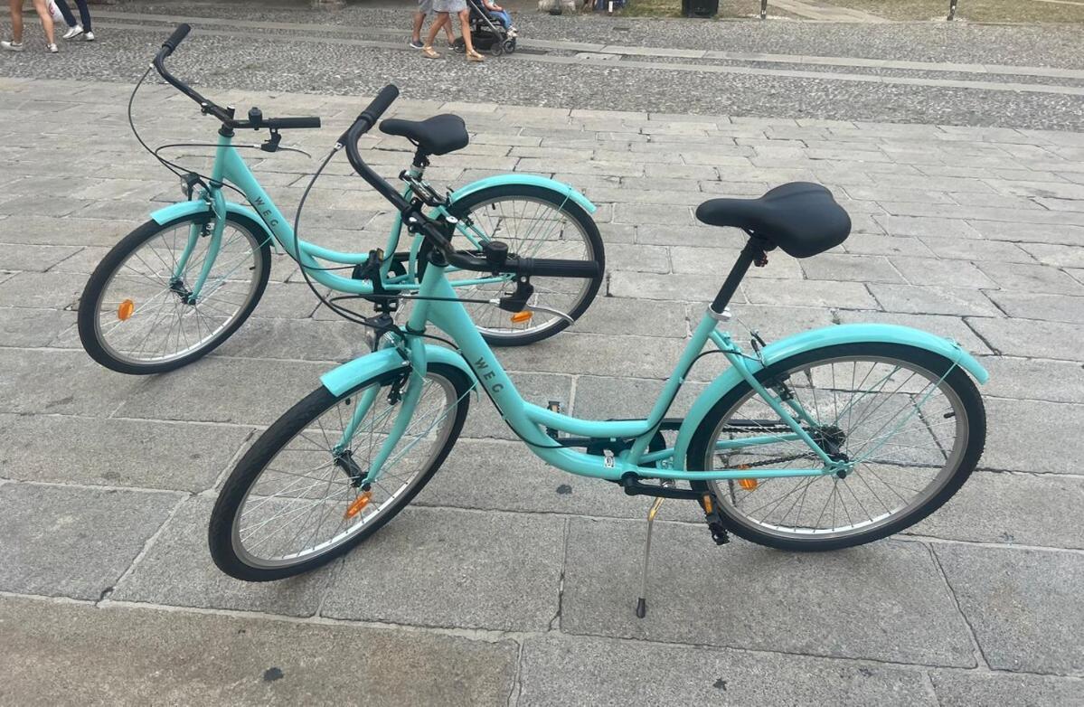 Alloggio Del 1400 Nel Cuore Del Centro Storico A 2 Min Dal Porto E Con 2 Bici Gratuite Como Exterior foto